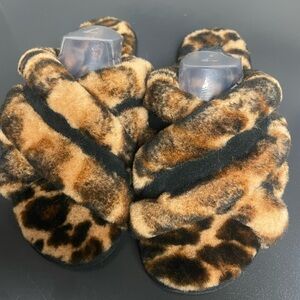 UGG Scuffita Panther animal print nwt in the original box. Womens size 7 or 38